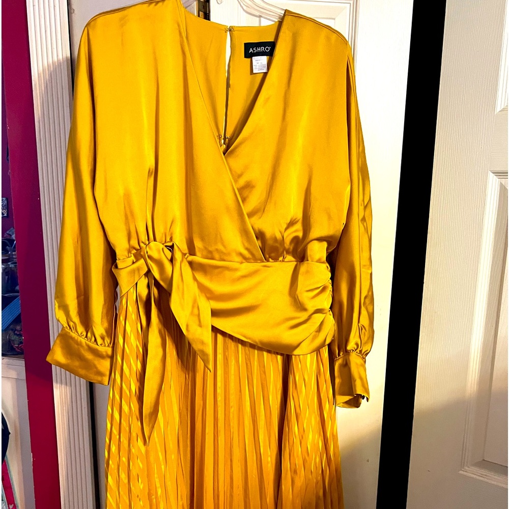 Women’s dress Ashro